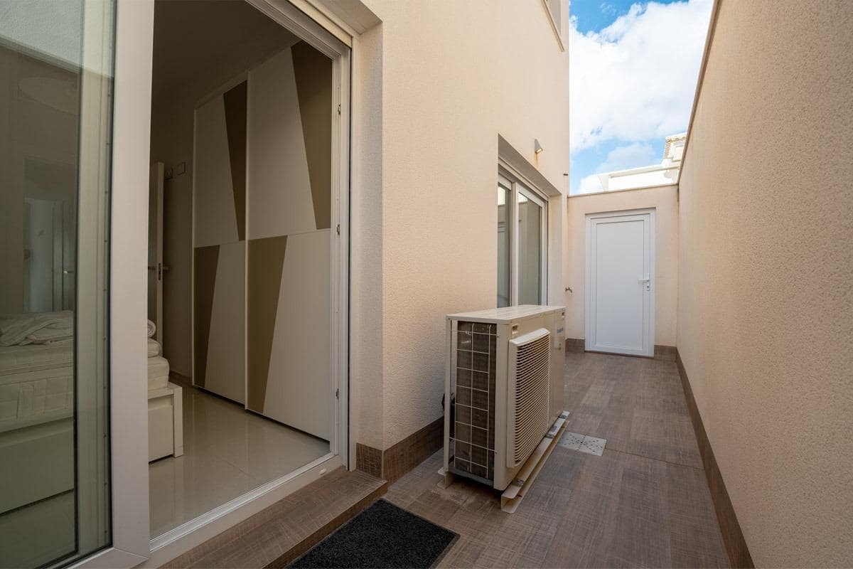 8 sypialnia Apartament na sprzedaż w Torrevieja z basenem garażem - 299 900 € (Ref: 10171926)