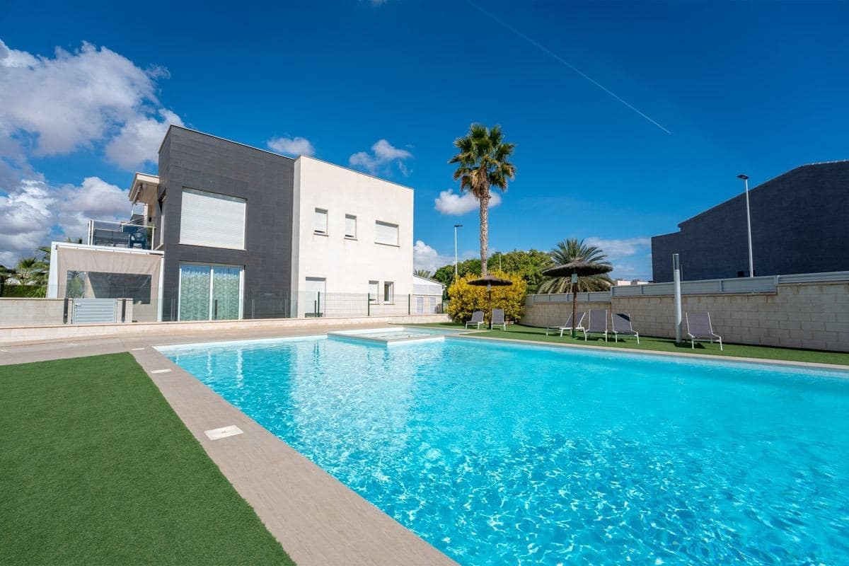 8 sypialnia Apartament na sprzedaż w Torrevieja z basenem garażem - 299 900 € (Ref: 10171926)