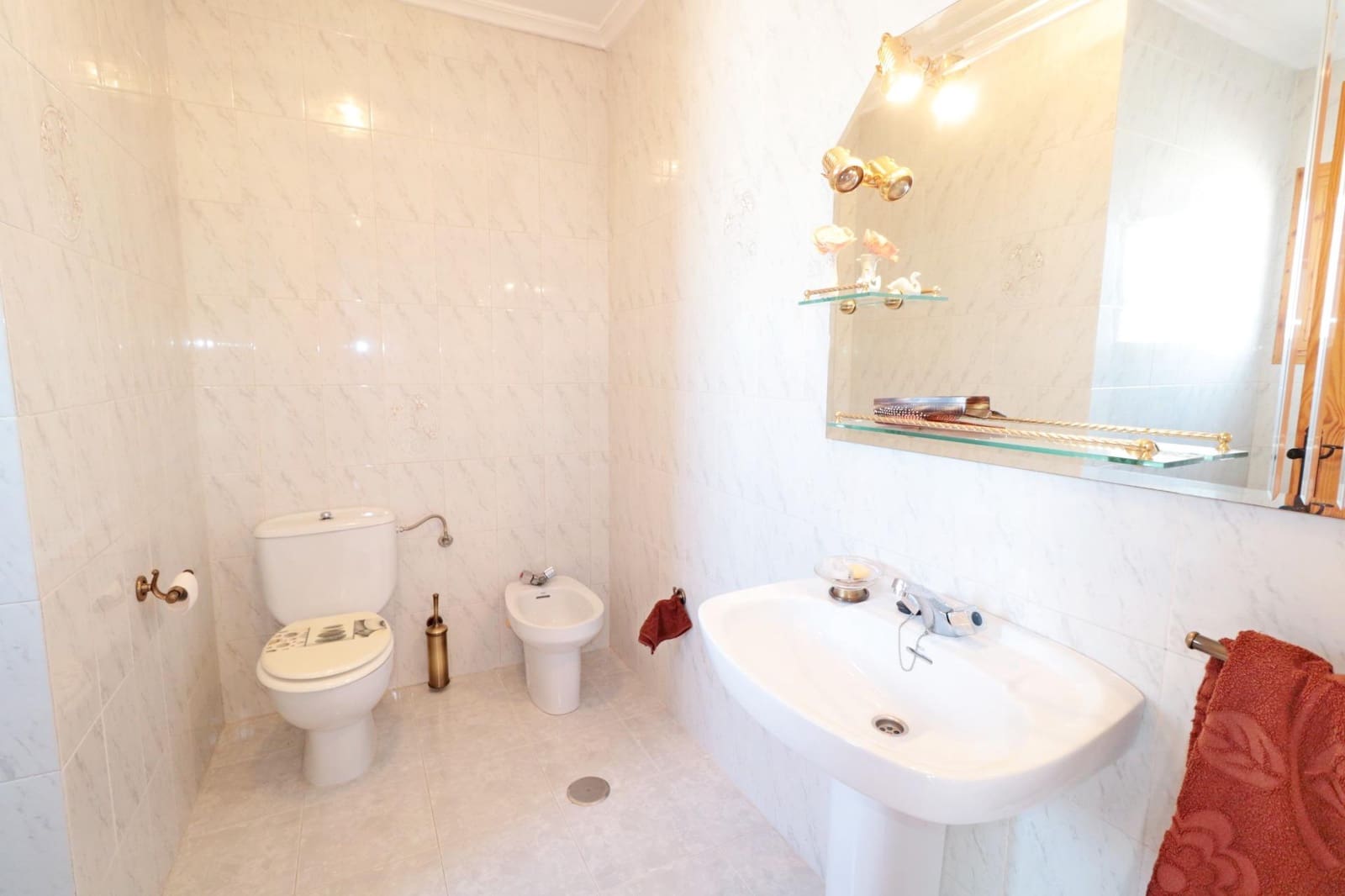 3 makuuhuone Kattohuoneisto myytävänä paikassa Torrevieja mukana uima-altaan - 179 000 € (Ref: 10171927)