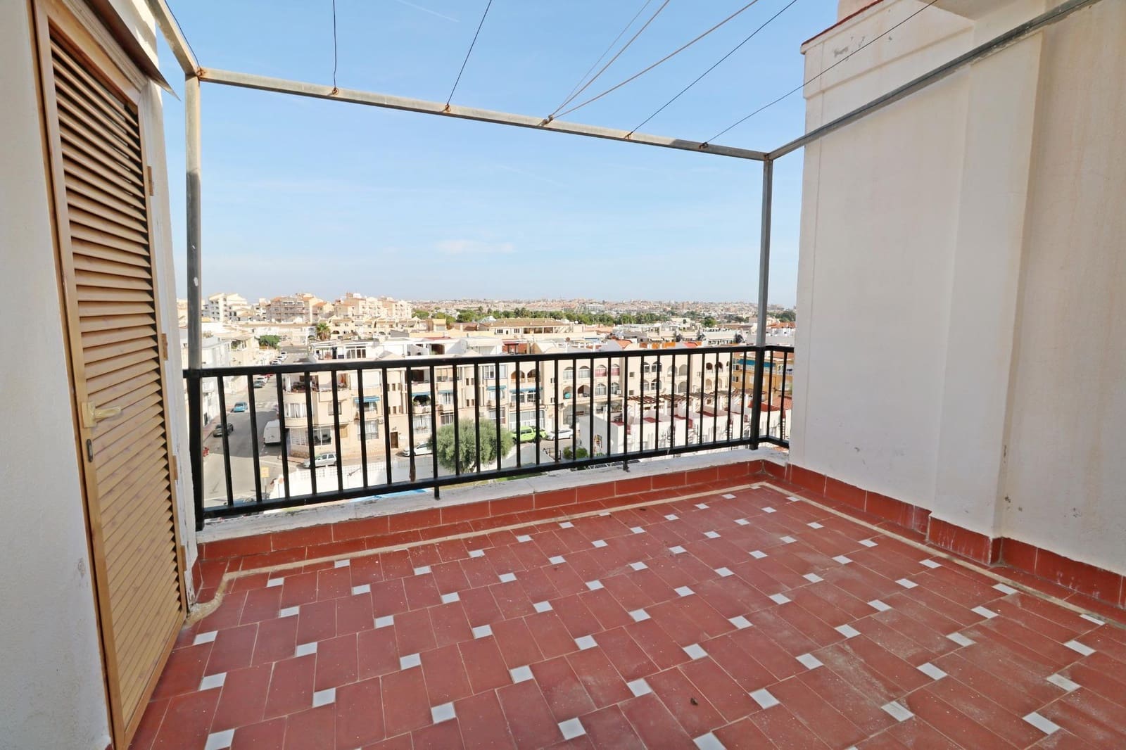 3 makuuhuone Kattohuoneisto myytävänä paikassa Torrevieja mukana uima-altaan - 179 000 € (Ref: 10171927)