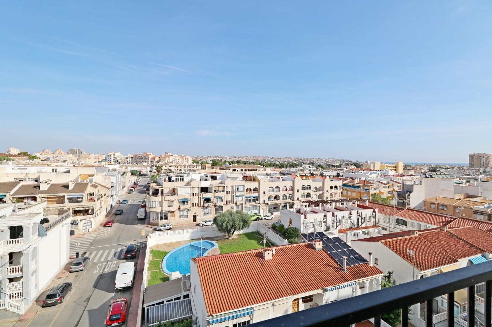3 makuuhuone Kattohuoneisto myytävänä paikassa Torrevieja mukana uima-altaan - 179 000 € (Ref: 10171927)