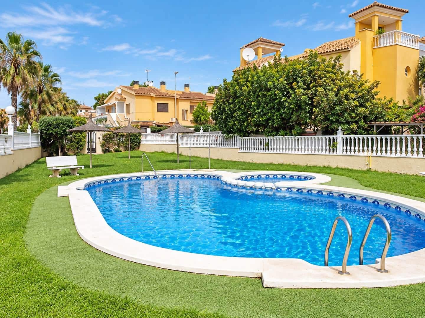 2 soverom Bungalow til salgs i Orihuela Costa med svømmebasseng garasje - € 198 000 (Ref: 10179459)