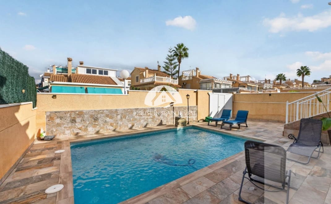 Chalet de 3 habitaciones en Los Altos en venta con piscina - 365.000 € (Ref: 10180813)