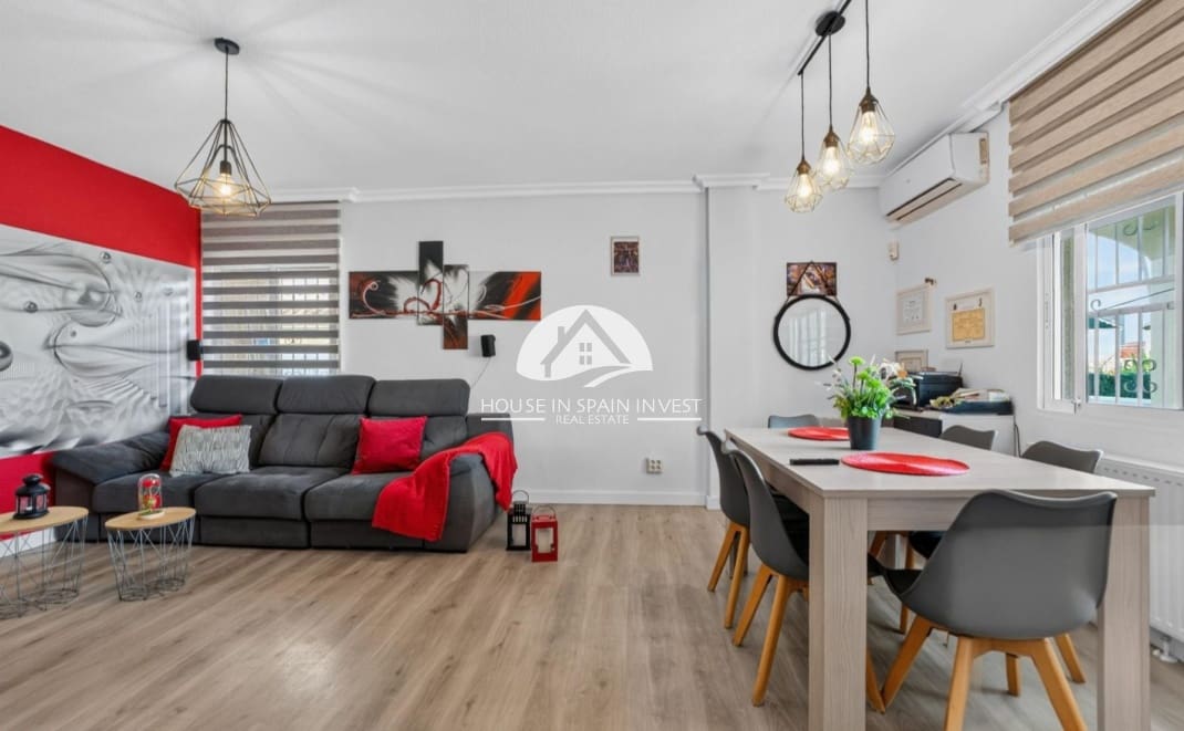 Chalet de 3 habitaciones en Los Altos en venta con piscina - 365.000 € (Ref: 10180813)