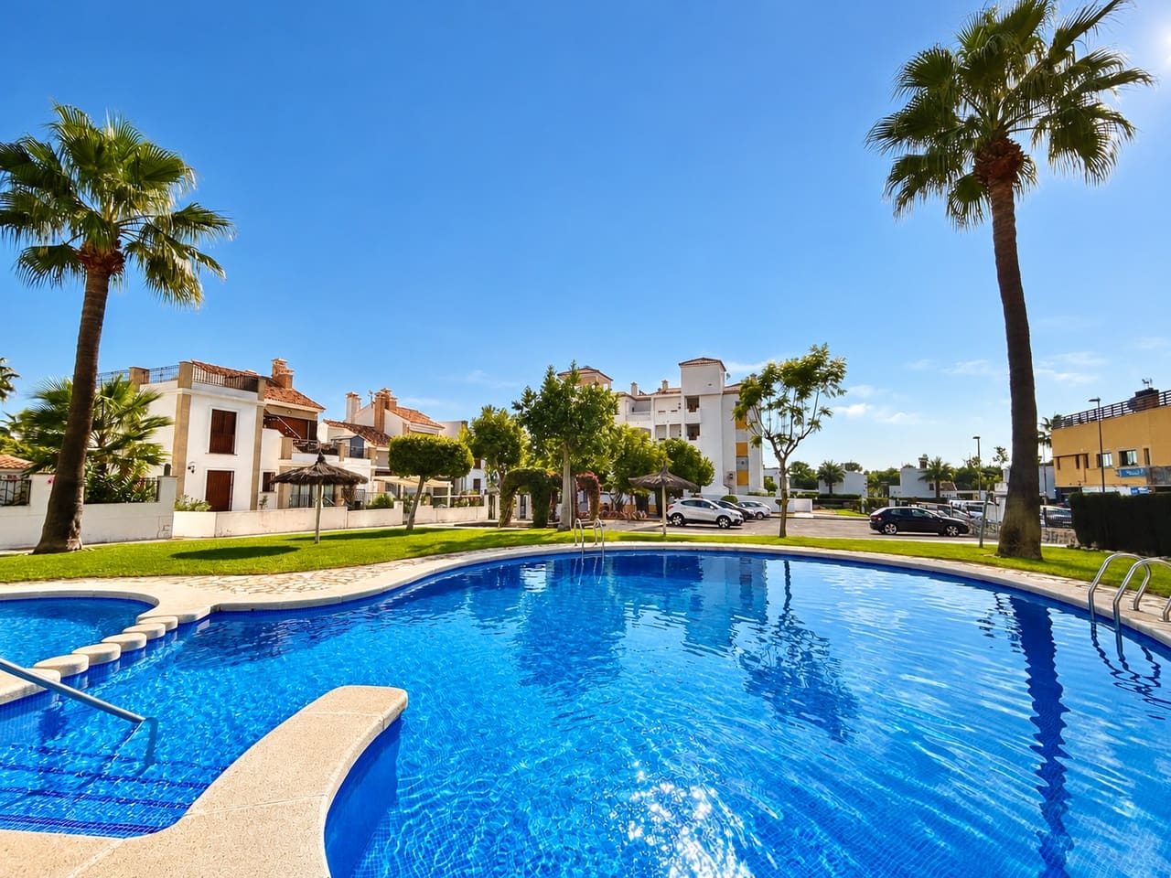 2 soveværelse Lejlighed til salg i Villamartin med swimmingpool - € 189.000 (Ref: 10186188)