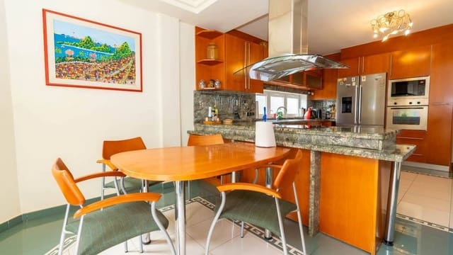 4 bedroom Villa for sale in Aguas Nuevas, Torrevieja with pool garage - € 995,000 (Ref: 8149065)