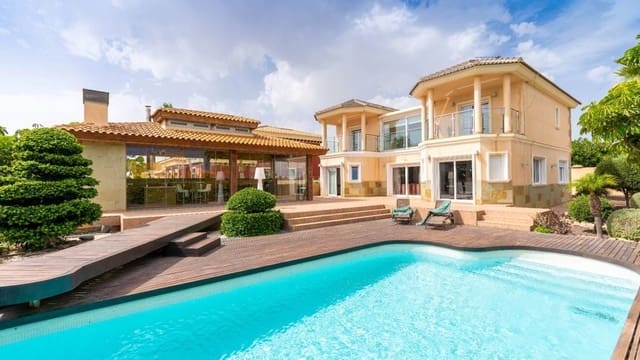 4 bedroom Villa for sale in Aguas Nuevas, Torrevieja with pool garage - € 995,000 (Ref: 8149065)
