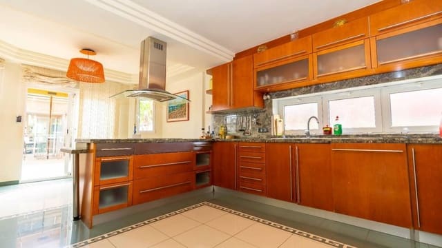 4 bedroom Villa for sale in Aguas Nuevas, Torrevieja with pool garage - € 995,000 (Ref: 8149065)