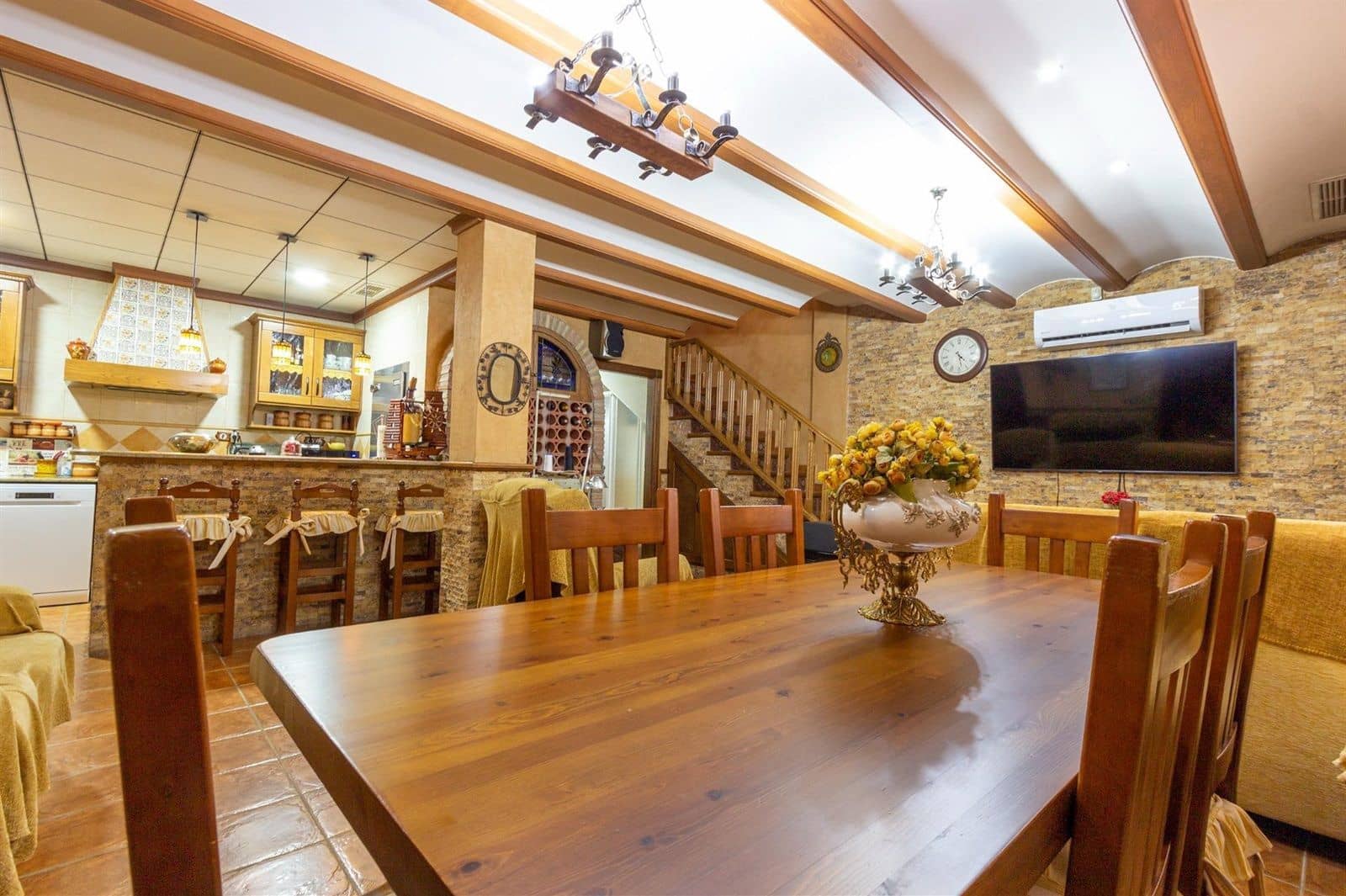 4 bedroom Villa for sale in Orihuela with pool garage - € 320,000 (Ref: 8565060)