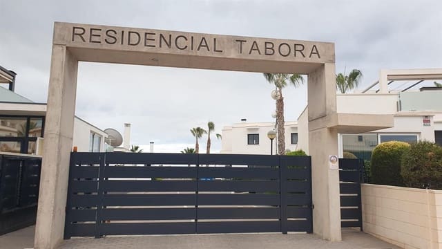 3 makuuhuone Huvila myytävänä paikassa Cabo Roig, Orihuela mukana uima-altaan 
autotalli - 350 000 € (Ref: 8601432)