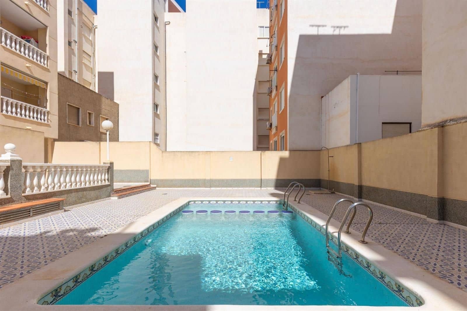 1 soverom Villa til salgs i Torrevieja med svømmebasseng - € 103 260 (Ref: 9003438)