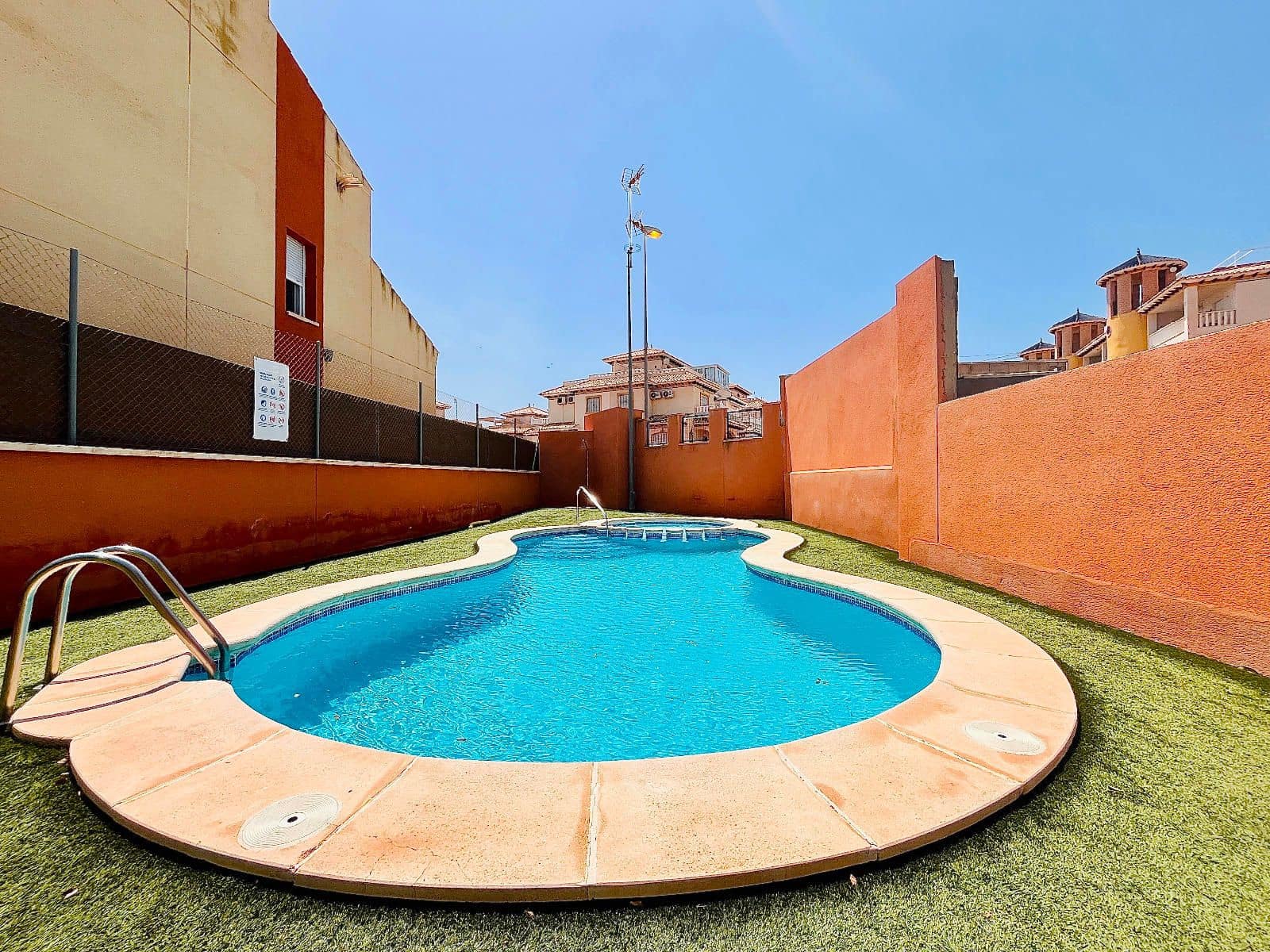 3 soveværelse Byhus til salg i Orihuela Costa med swimmingpool - € 234.000 (Ref: 9007502)