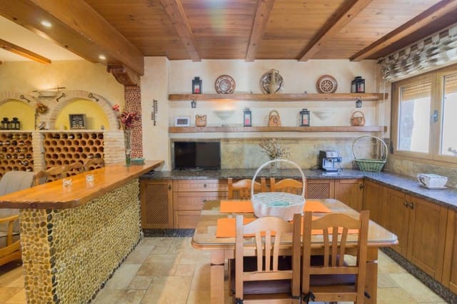 8 bedroom Villa for sale in Redován with pool garage - € 399,969 (Ref: 9233638)