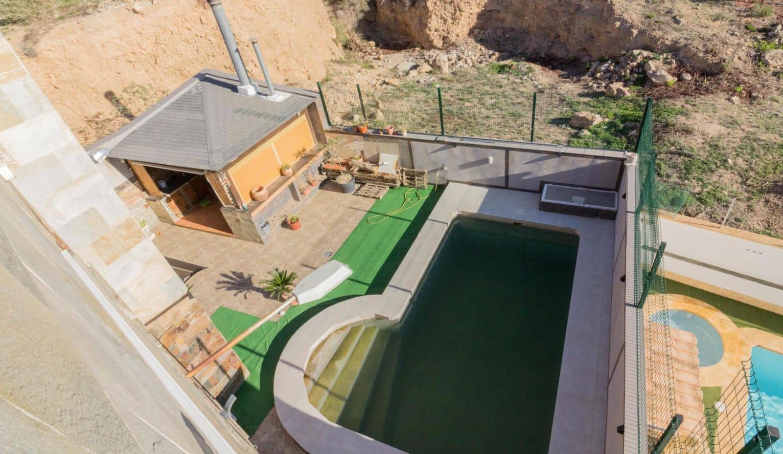 8 soveværelse Villa til salg i Redovan med swimmingpool garage - € 399.969 (Ref: 9233638)