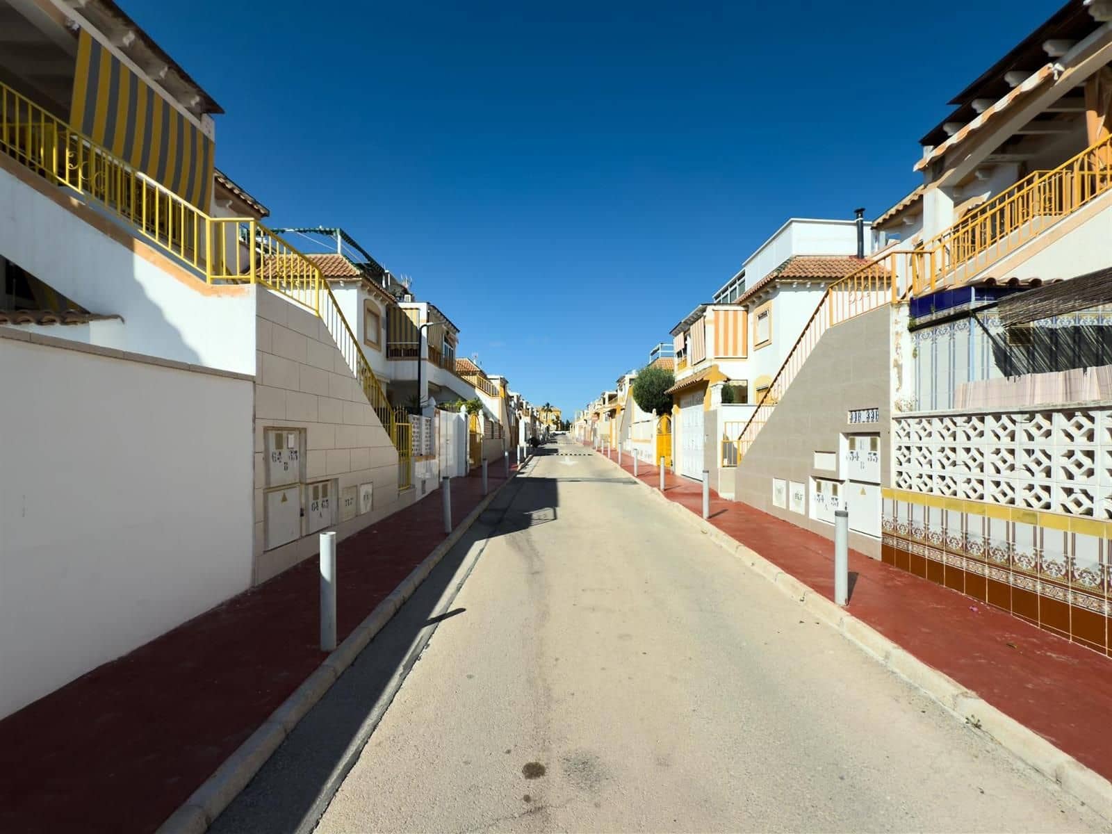 2 chambre Villa/Maison à vendre à Torrevieja avec piscine - 164 300 € (Ref: 9233748)