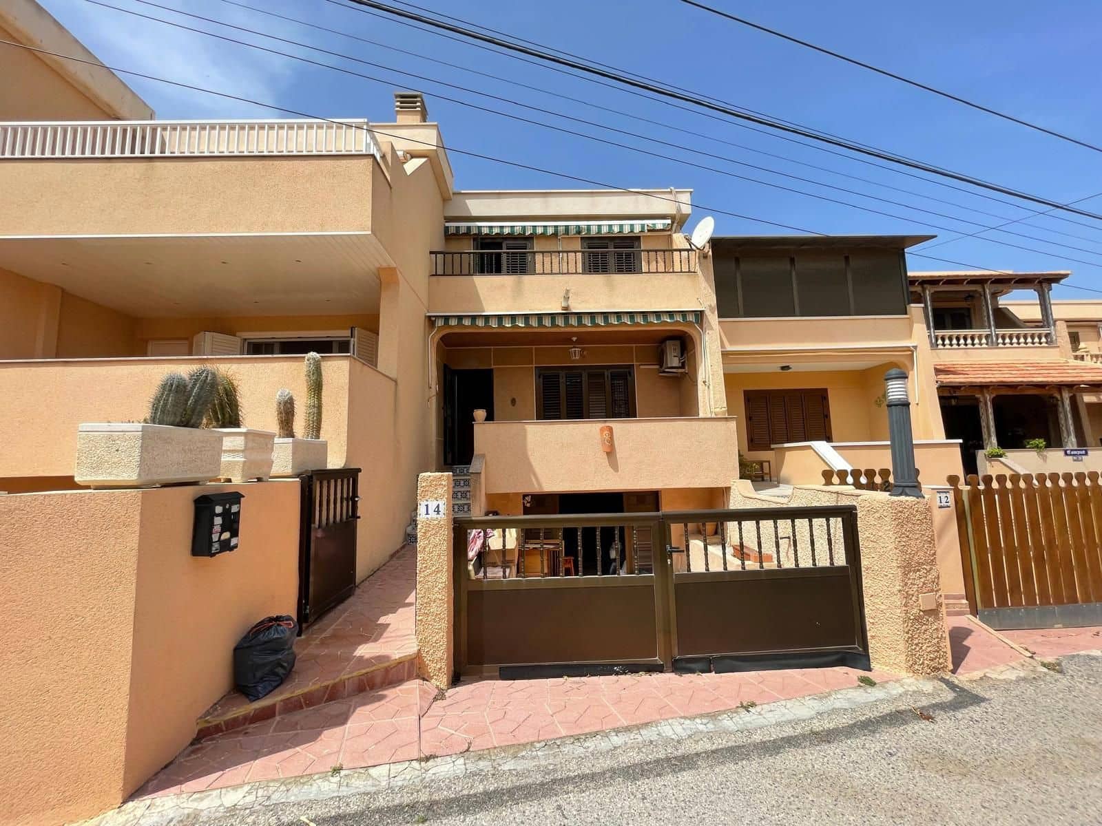 6 soveværelse Byhus til salg i La Mata med garage - € 299.500 (Ref: 9233754)