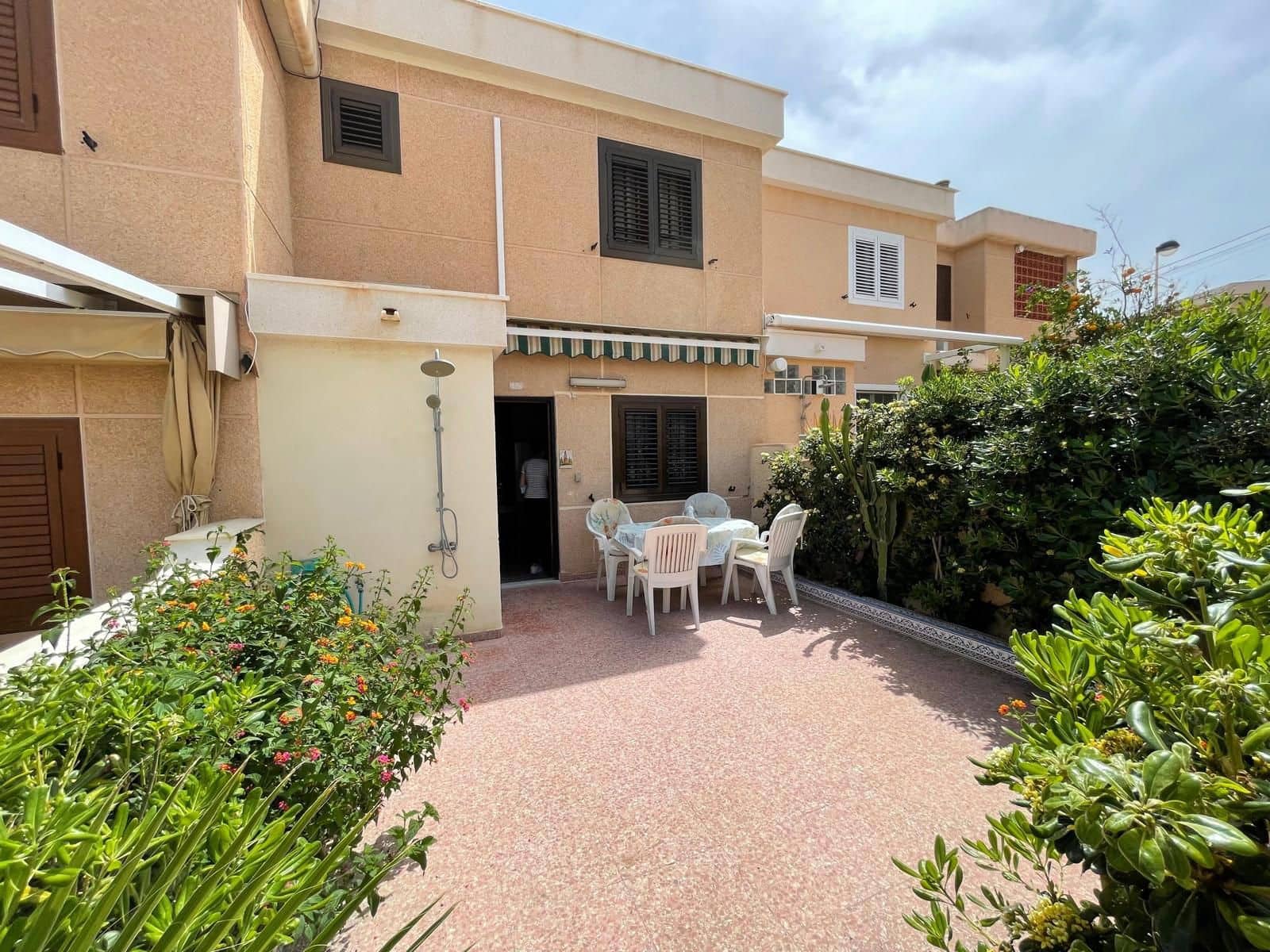 6 soveværelse Byhus til salg i La Mata med garage - € 299.500 (Ref: 9233754)