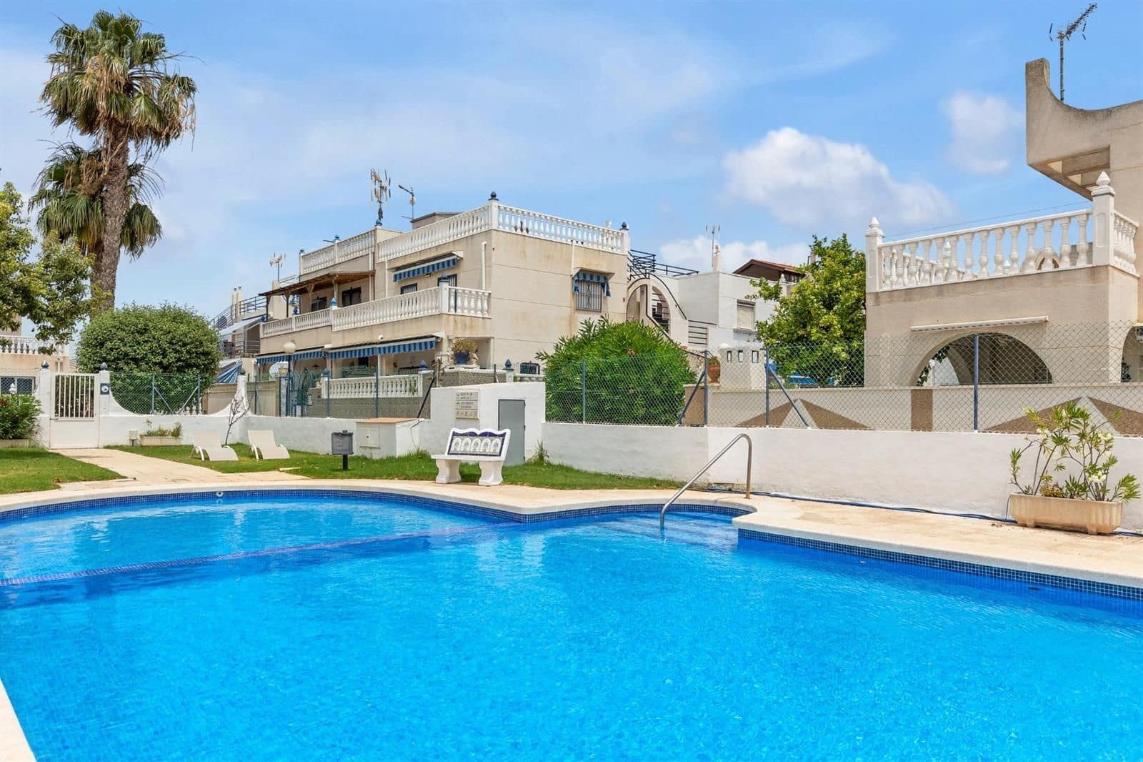 2 chambre Maison de Ville à vendre à Torrevieja avec piscine - 138 000 € (Ref: 9233755)