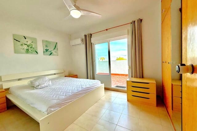 Casa de 3 habitaciones en Villamartin, Orihuela en venta con piscina - 219.000 € (Ref: 9233756)