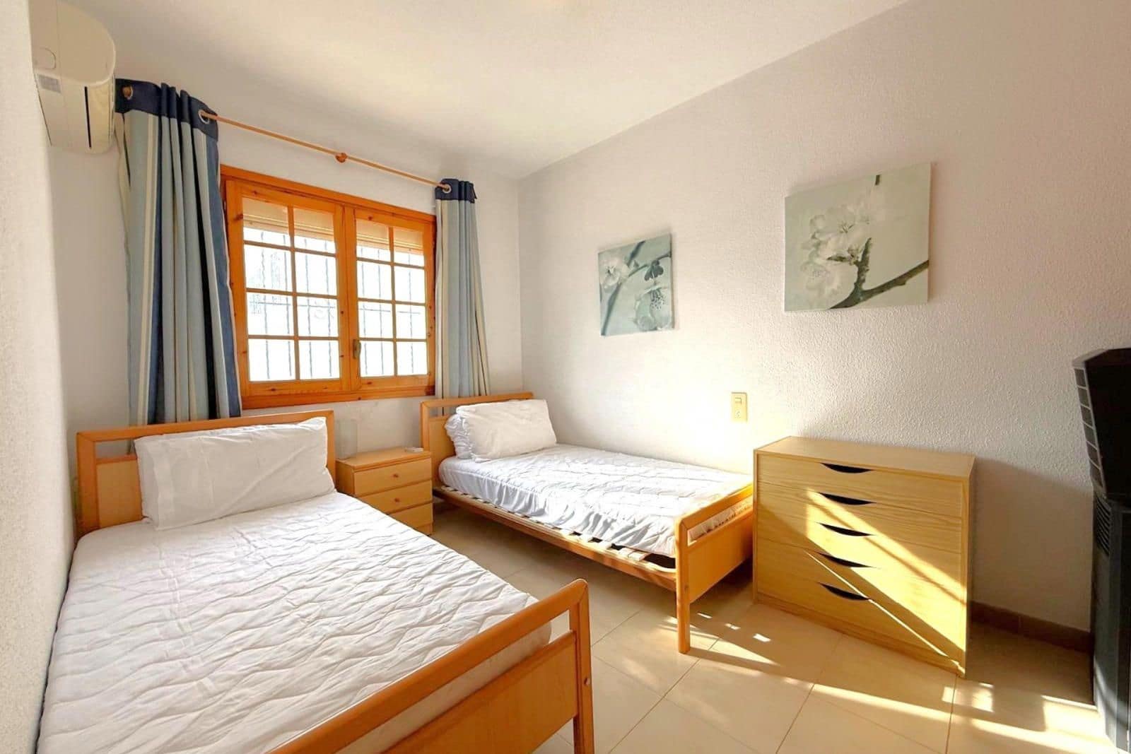 Casa de 3 habitaciones en Villamartin en venta con piscina - 219.000 € (Ref: 9233756)