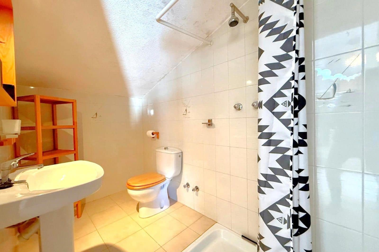 Casa de 3 habitaciones en Villamartin en venta con piscina - 219.000 € (Ref: 9233756)