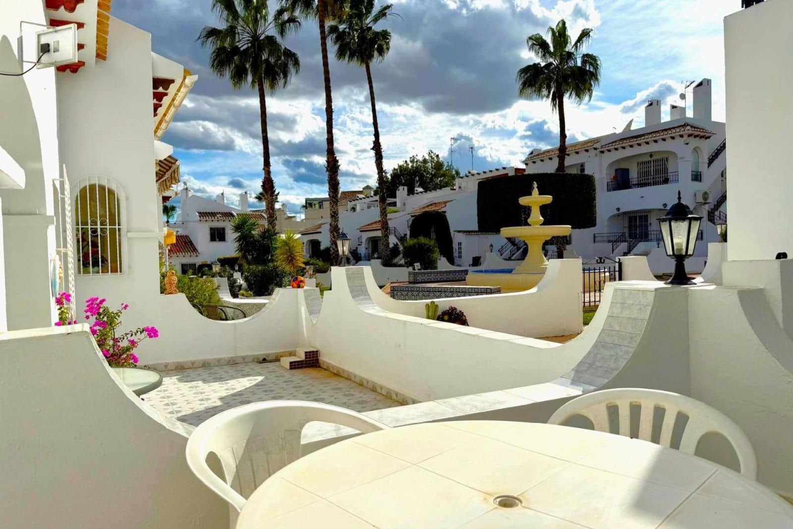 Casa de 3 habitaciones en Villamartin en venta con piscina - 219.000 € (Ref: 9233756)