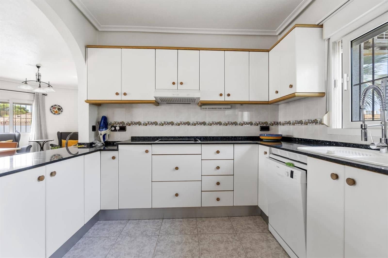 4 bedroom Villa for sale in Playa Flamenca with pool garage - € 559,000 (Ref: 9233758)