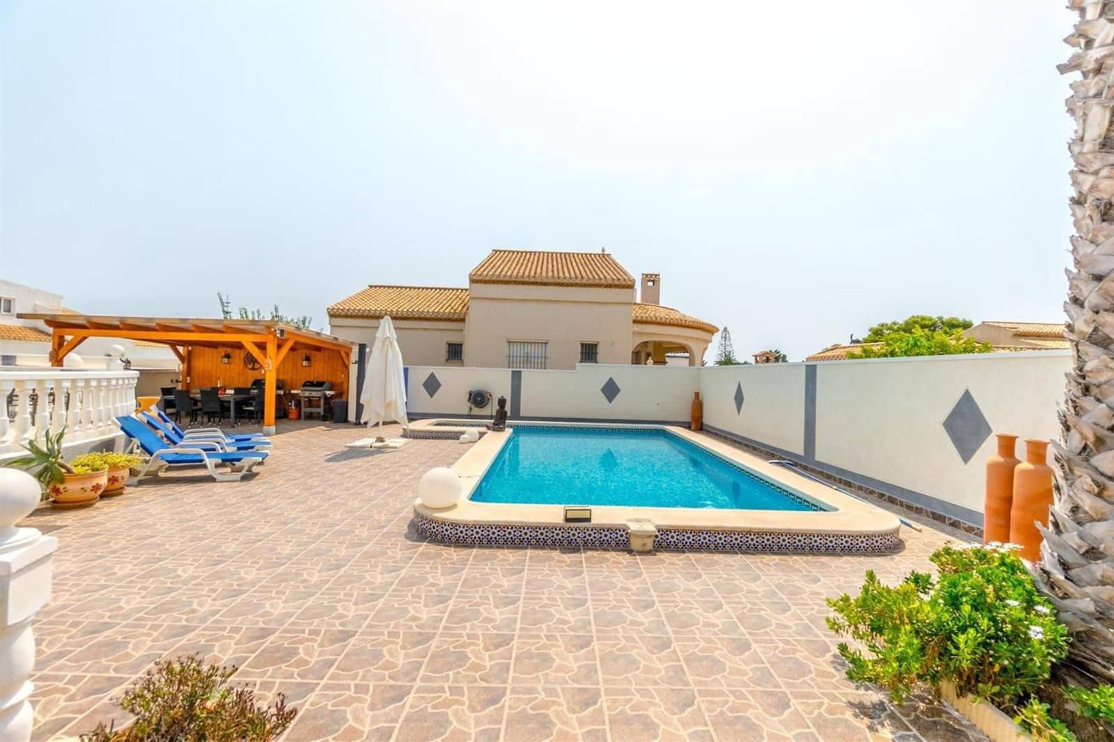 4 bedroom Villa for sale in Playa Flamenca with pool garage - € 559,000 (Ref: 9233758)
