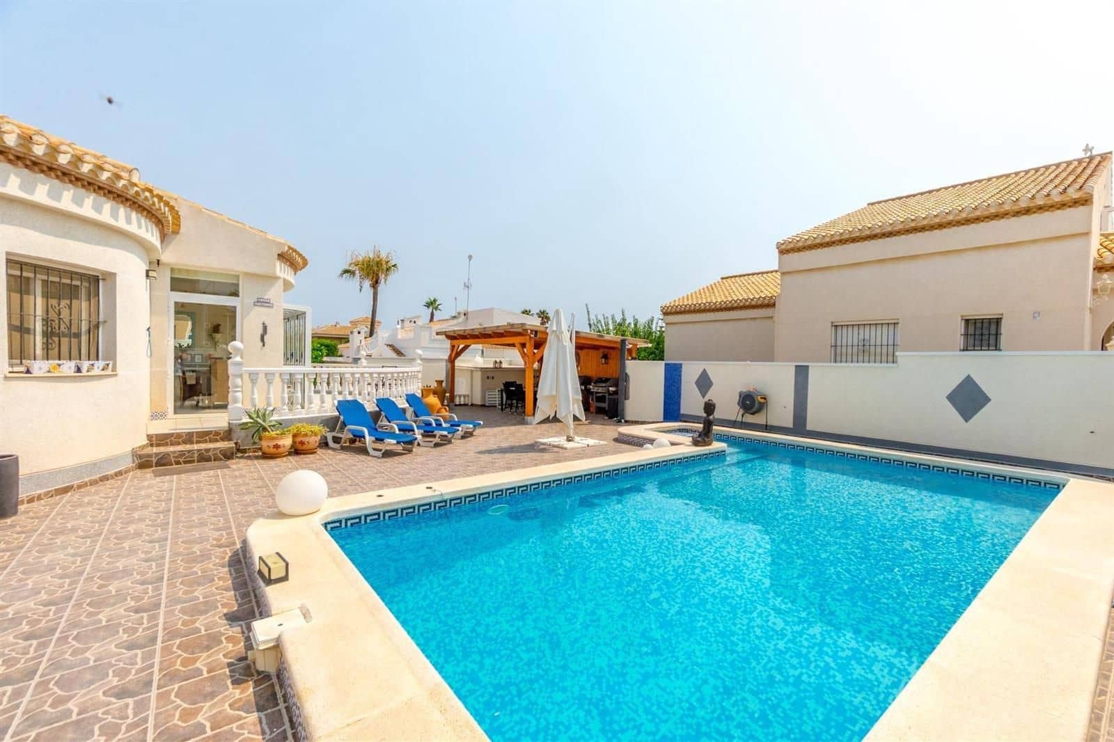 4 bedroom Villa for sale in Playa Flamenca with pool garage - € 559,000 (Ref: 9233758)