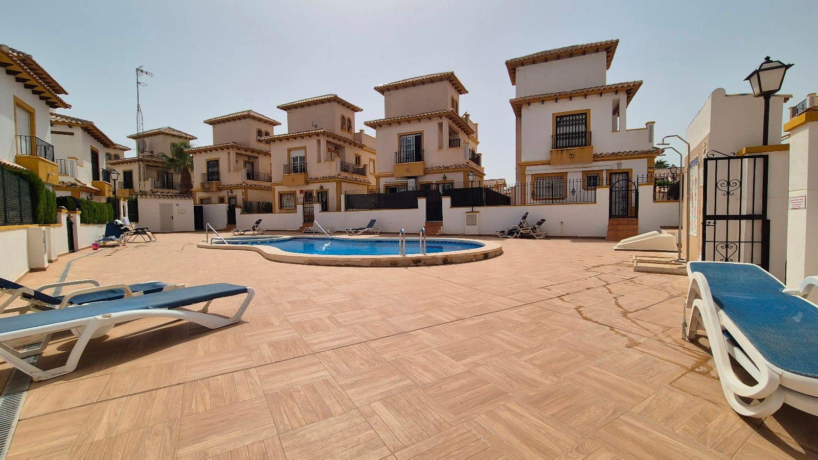 3 chambre Villa/Maison à vendre à Orihuela Costa avec piscine garage - 289 000 € (Ref: 9233765)