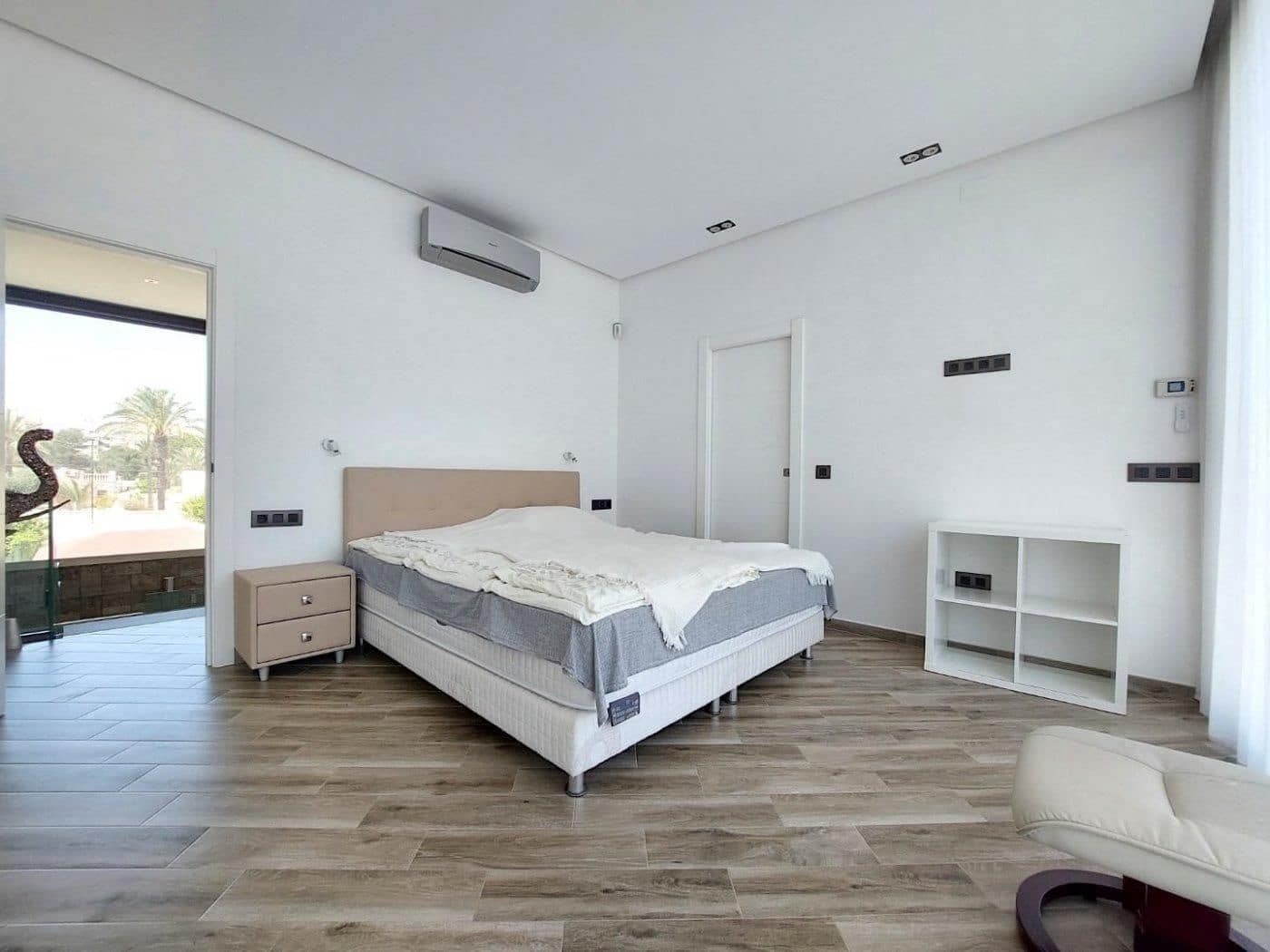 3 soveværelse Villa til salg i Torrevieja med swimmingpool garage - € 679.000 (Ref: 9233782)