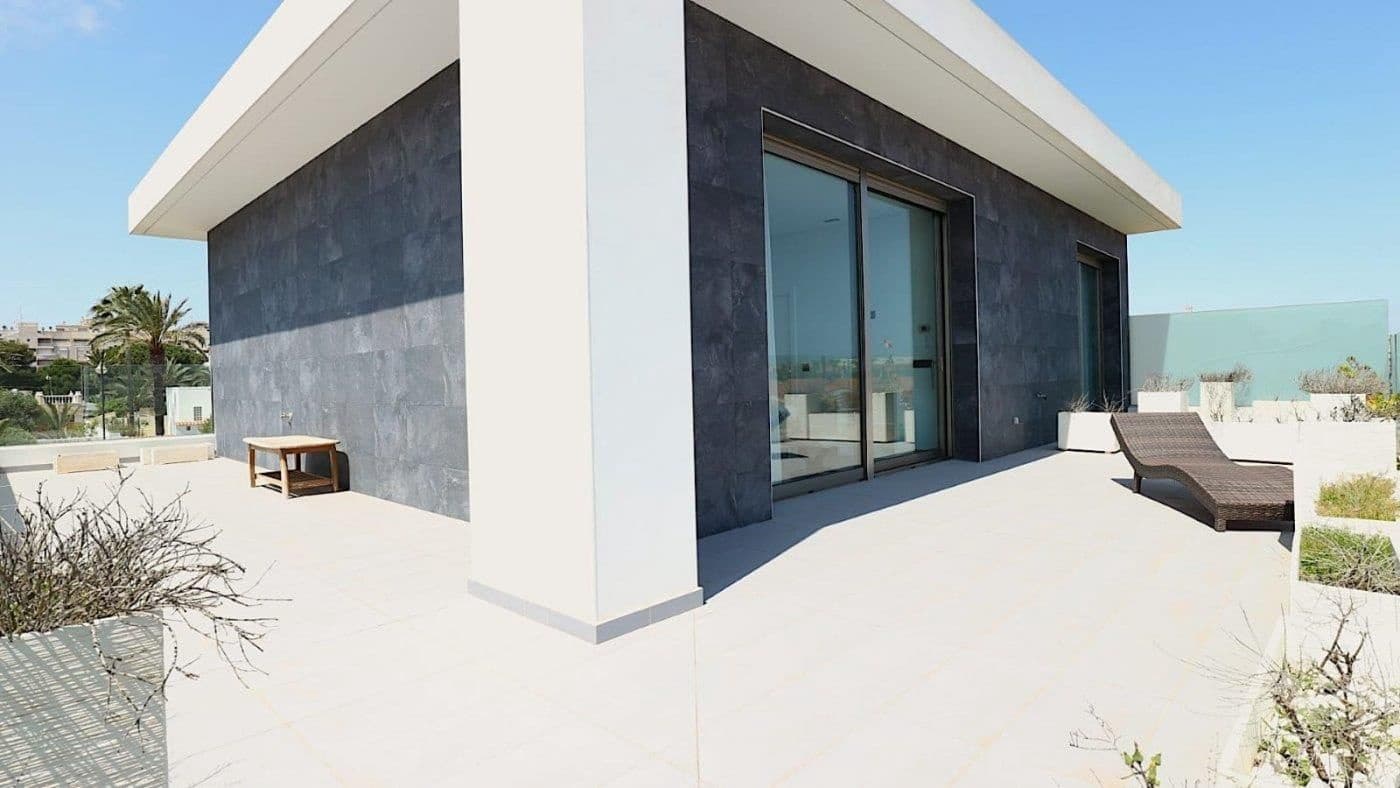 3 soveværelse Villa til salg i Torrevieja med swimmingpool garage - € 679.000 (Ref: 9233782)