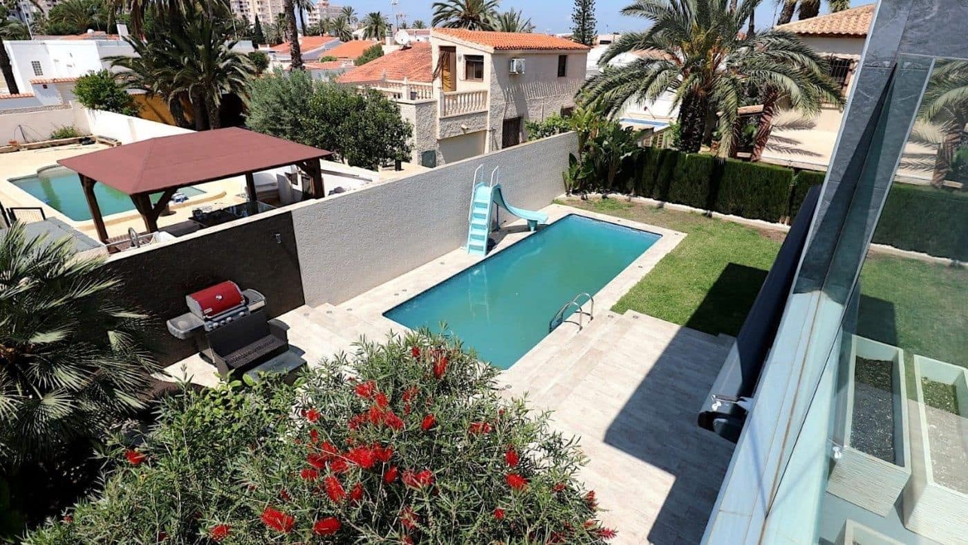 3 soveværelse Villa til salg i Torrevieja med swimmingpool garage - € 679.000 (Ref: 9233782)