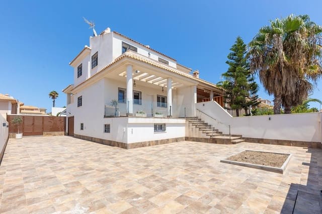4 bedroom Villa for sale in Aguas Nuevas, Torrevieja with pool garage - € 549,000 (Ref: 9233785)