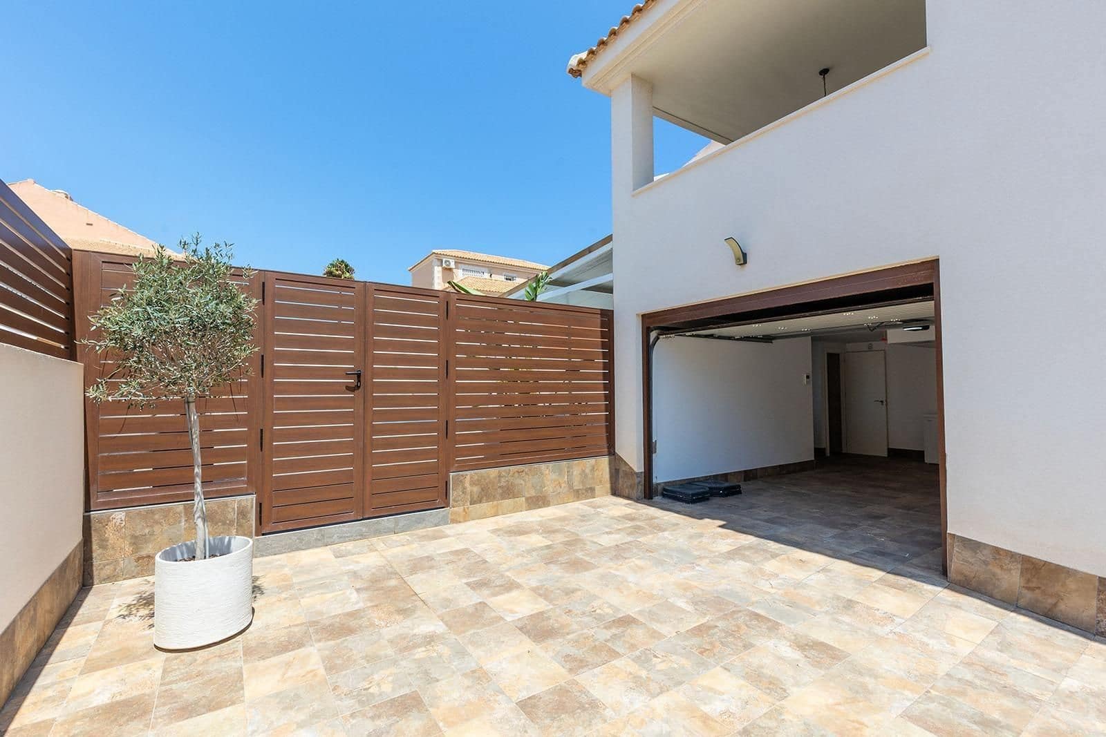 4 bedroom Villa for sale in Aguas Nuevas with pool garage - € 549,000 (Ref: 9233785)