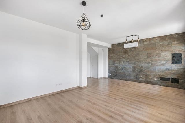 4 bedroom Villa for sale in Aguas Nuevas, Torrevieja with pool garage - € 549,000 (Ref: 9233785)