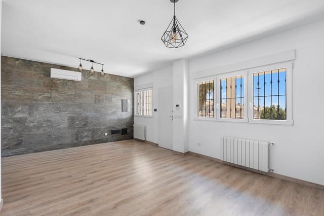 4 bedroom Villa for sale in Aguas Nuevas, Torrevieja with pool garage - € 549,000 (Ref: 9233785)