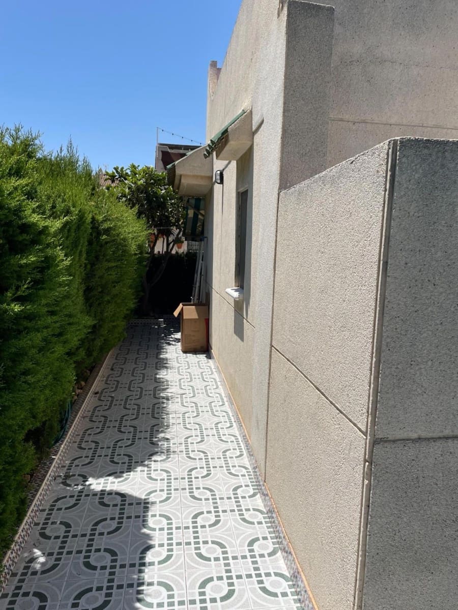 3 bedroom Villa for sale in Los Altos with pool - € 164,500 (Ref: 9233791)