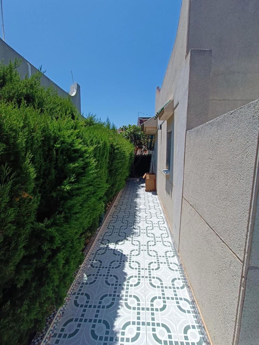 3 bedroom Villa for sale in Los Altos with pool - € 164,500 (Ref: 9233791)