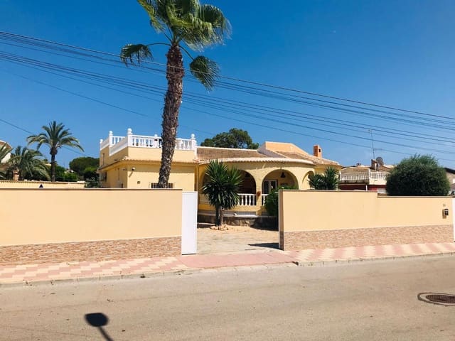 3 chambre Villa/Maison à vendre à El Chaparral, Torrevieja avec piscine garage - 575 000 € (Ref: 9233792)