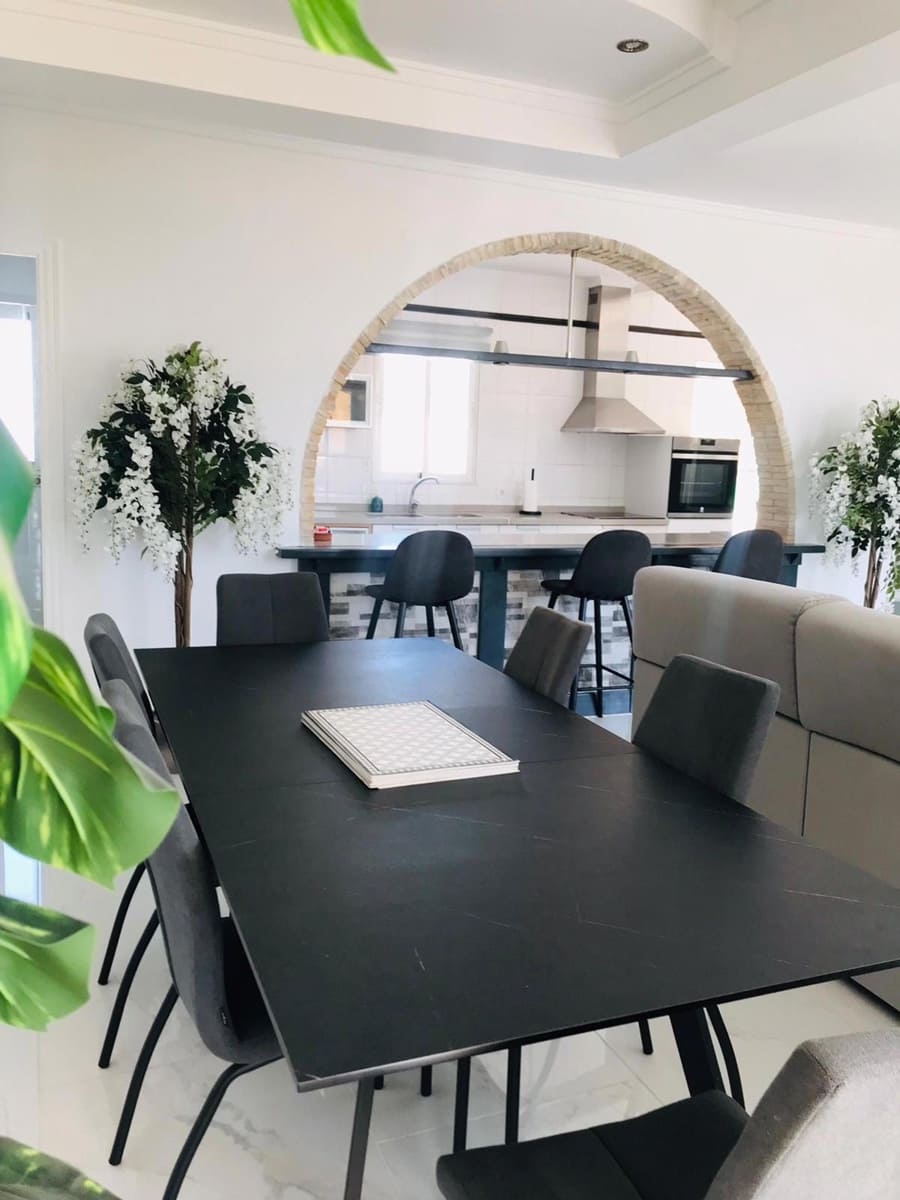 3 sovrum Villa till salu i Torrevieja med pool garage - 575 000 € (Ref: 9233792)