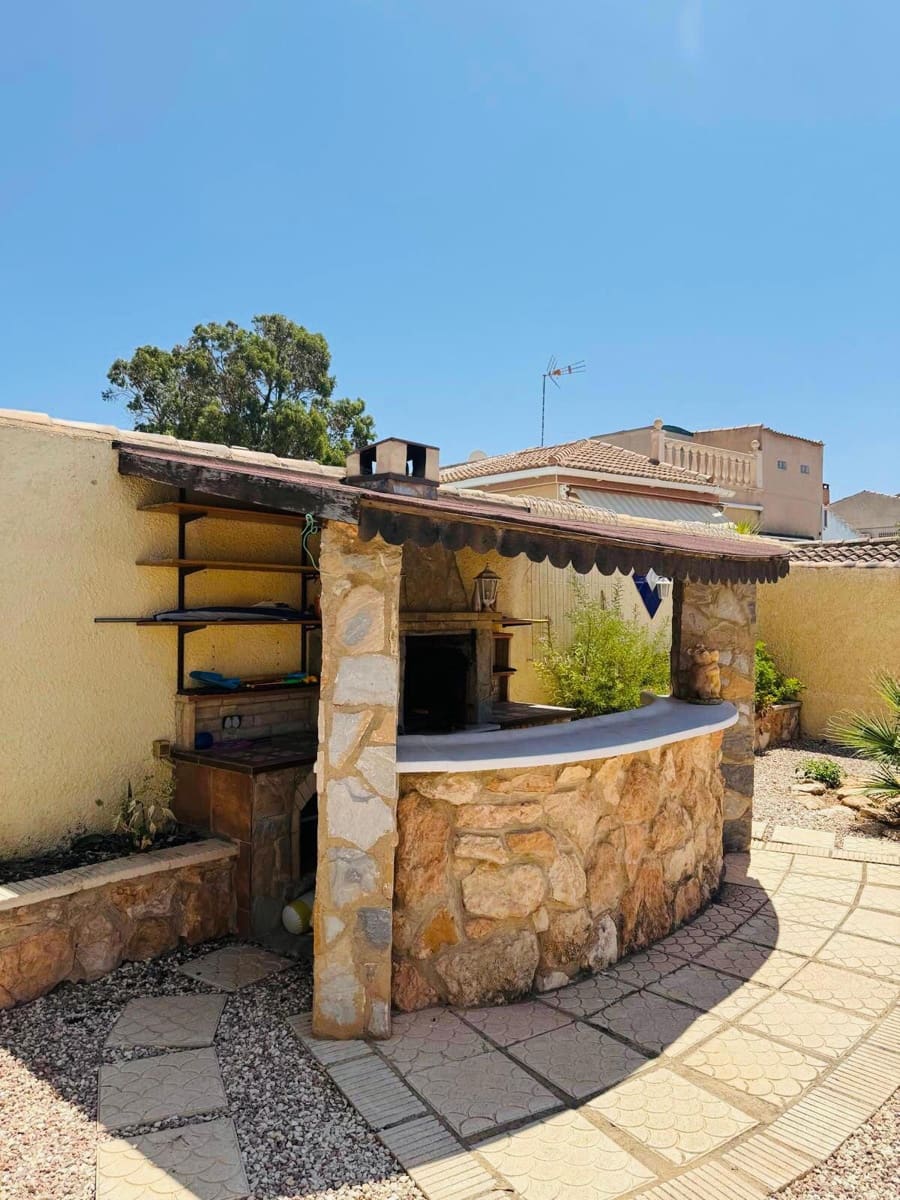 3 sovrum Villa till salu i Torrevieja med pool garage - 575 000 € (Ref: 9233792)