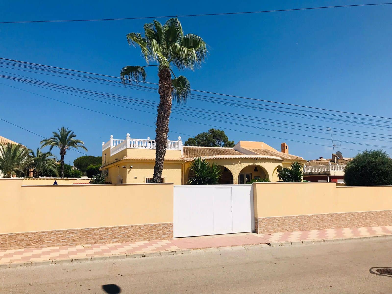 3 sovrum Villa till salu i Torrevieja med pool garage - 575 000 € (Ref: 9233792)
