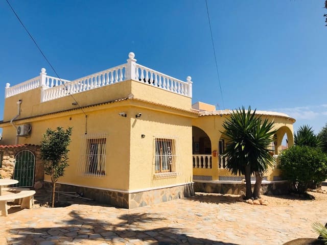 3 chambre Villa/Maison à vendre à El Chaparral, Torrevieja avec piscine garage - 575 000 € (Ref: 9233792)