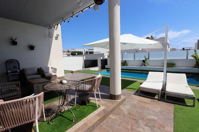 5 bedroom Villa for sale in Villamartin, Orihuela with pool - € 487,000 (Ref: 9233795)