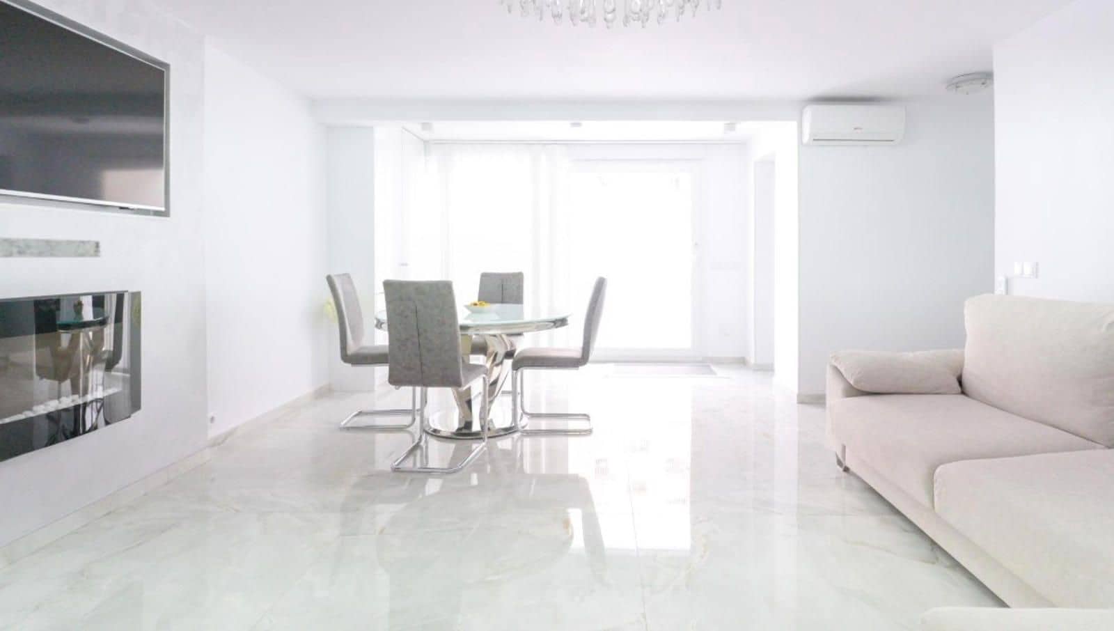 4 soveværelse Byhus til salg i Punta Prima med swimmingpool garage - € 545.000 (Ref: 9233802)