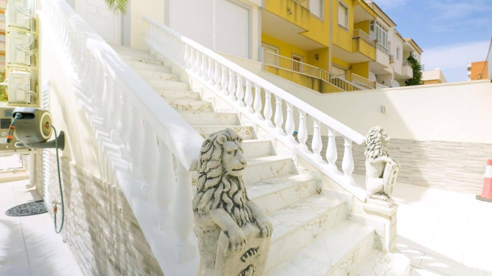 4 soveværelse Byhus til salg i Punta Prima med swimmingpool garage - € 545.000 (Ref: 9233802)