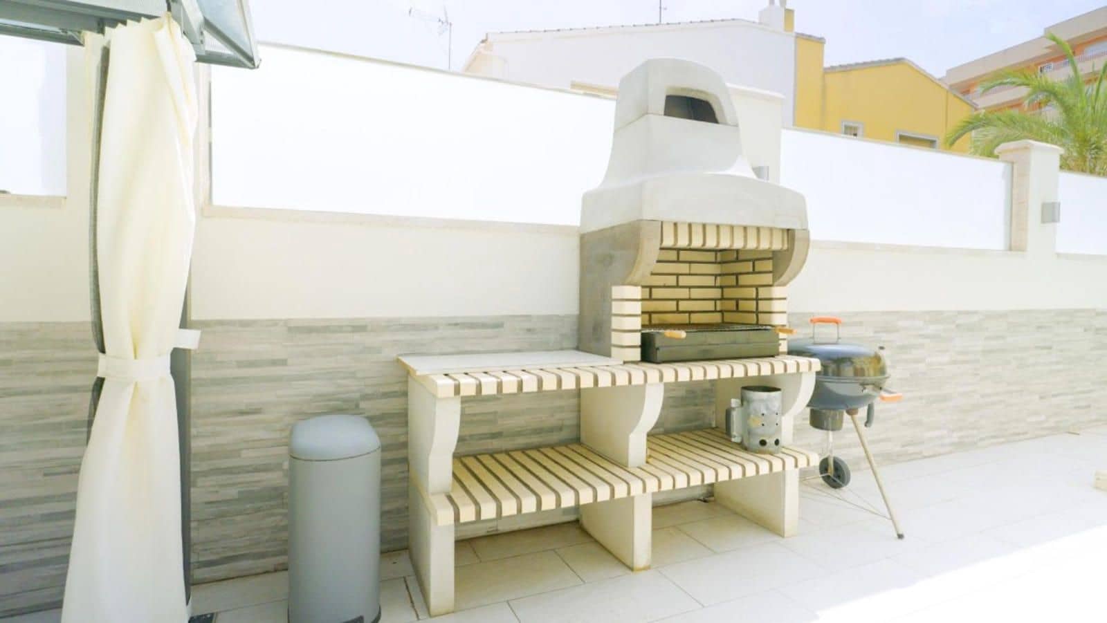 4 soveværelse Byhus til salg i Punta Prima med swimmingpool garage - € 545.000 (Ref: 9233802)