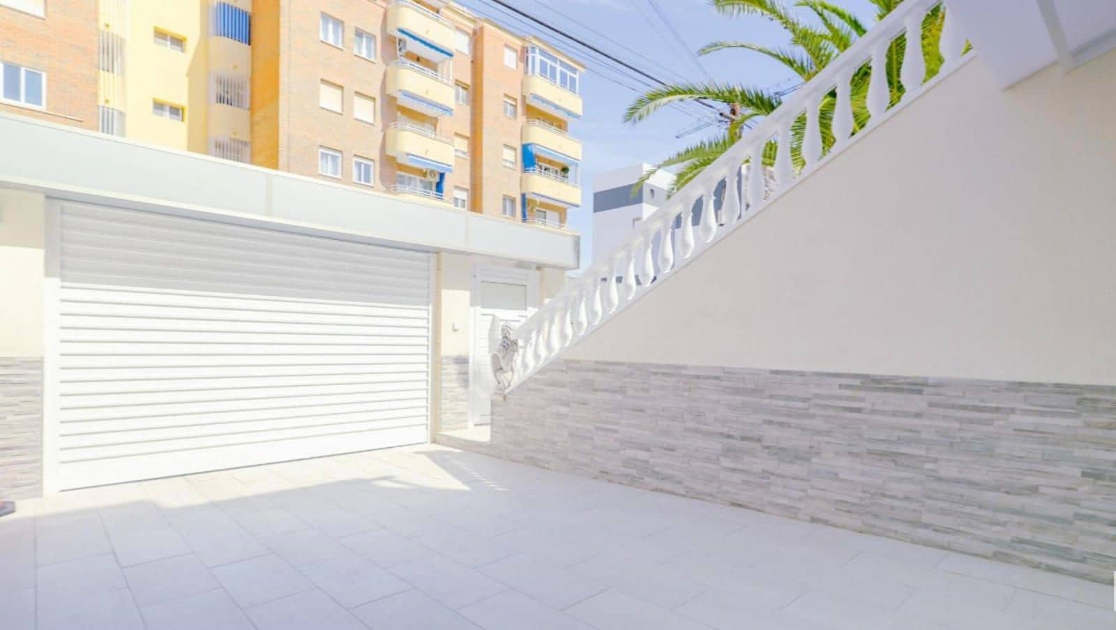 4 soveværelse Byhus til salg i Punta Prima med swimmingpool garage - € 545.000 (Ref: 9233802)