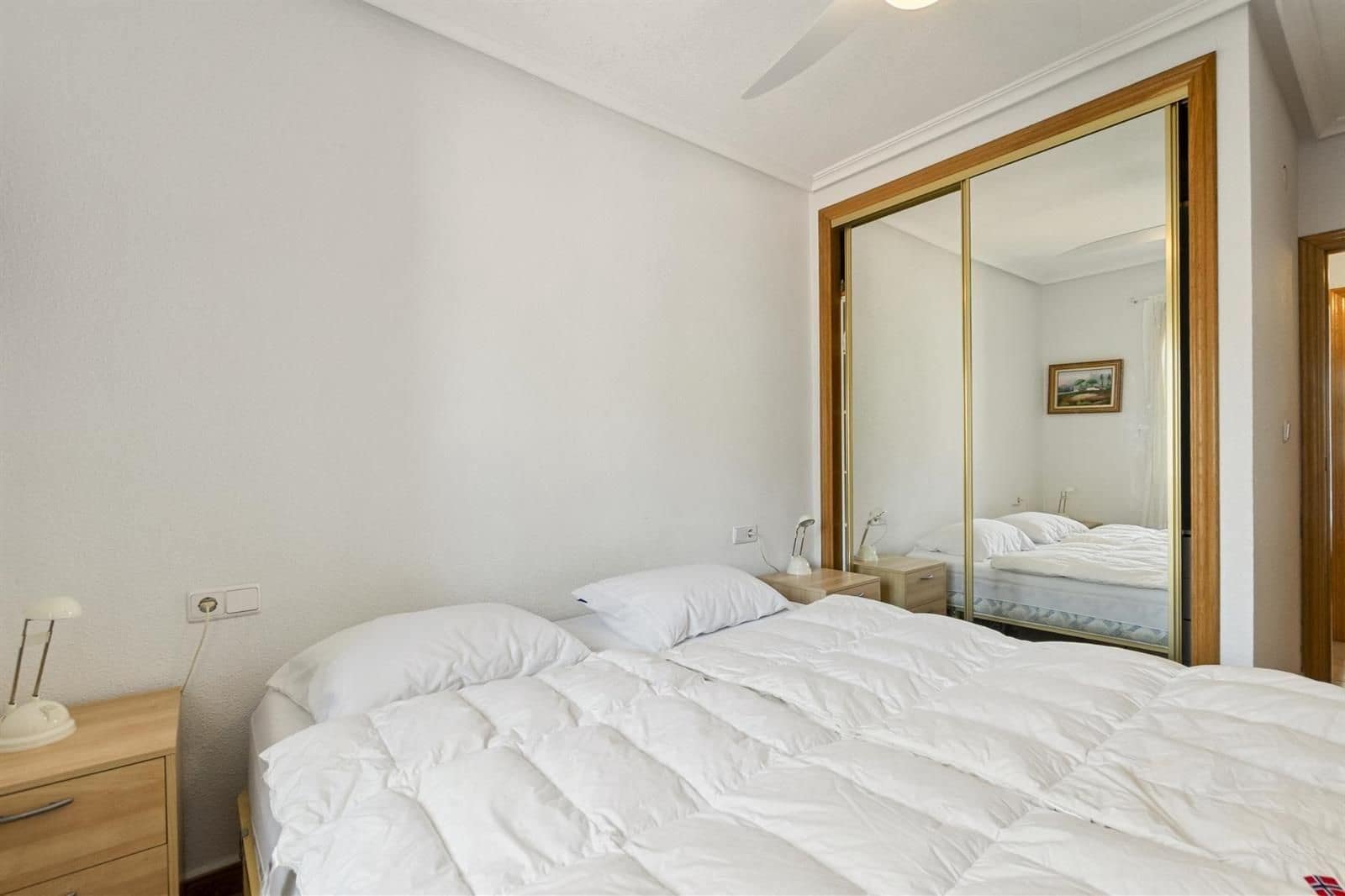 2 makuuhuone Huvila myytävänä paikassa Torrevieja mukana uima-altaan 
autotalli - 149 000 € (Ref: 9237309)